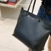Кожаная сумка coccinelle keyla , размер ширина дна 35см , верх 41 см ; высота 28 см