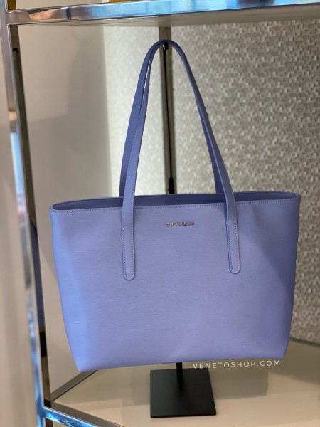 Кожаная сумка coccinelle hope 29•23•12cm цвет голубой cosmic lilac