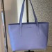 Кожаная сумка coccinelle hope 29•23•12cm цвет голубой cosmic lilac