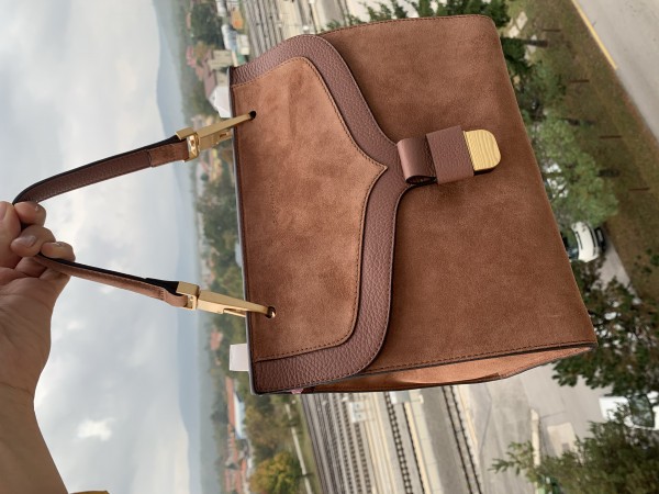 Замшевая сумка Coccinelle Firenze цвет коричневый, размер медиум