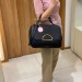 Кожаная сумка coccinelle dalia размер L 27•36 cm зернистая кожа, плечевой ремешок в комплекте, цвет черный