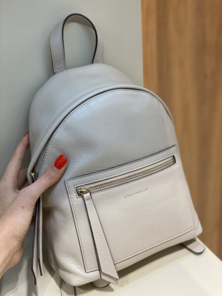 Кожаный рюкзак coccinelle jen mini  22•27 cm цвет бежевый
