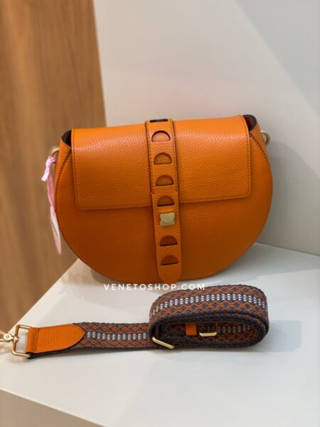 Кожаная сумка coccinelle carousel medium 25,5•20•cm цвет оранжевый , один текстильный плечевой ремешок в комплекте