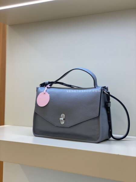 Кожаная сумка coccinelle taris soft размер М 20•30 см цвет серый с плечевым ремешком в комплекте