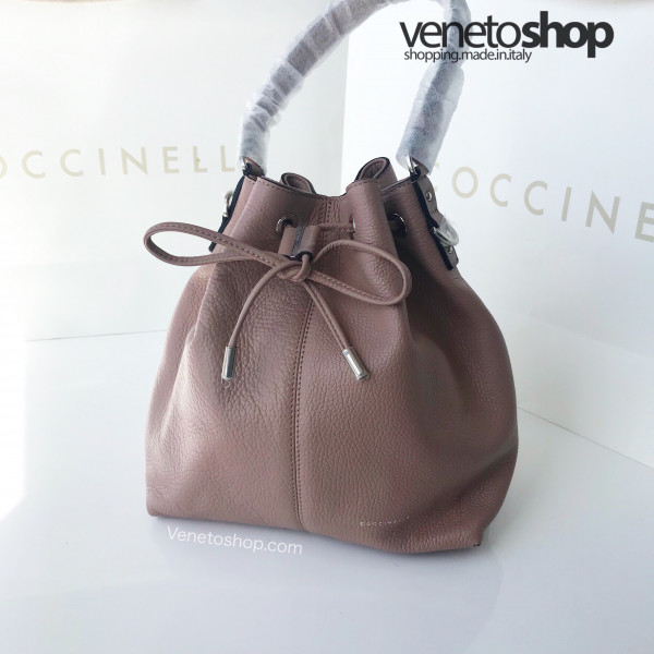 Кожаная сумка мешок Coccinelle размер медиум цвет бежево розовый