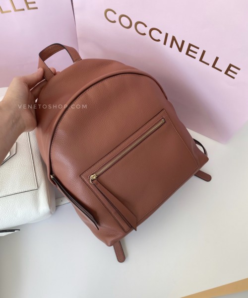 Кожаный рюкзак coccinelle jen размер L 30•34 cm   цвет murs dust коричнево персиково розовый