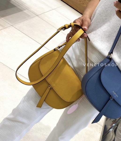 Кожаная сумка coccinelle jen 17•23 cm цвет желтый