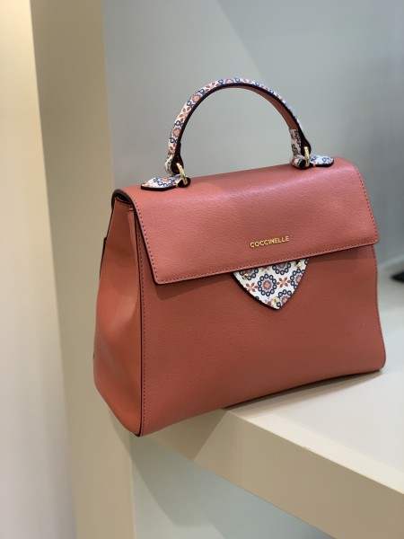 Кожаная сумка Coccinelle b14 medium