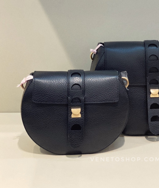 Кожаная сумка coccinelle carousel  размер мини 20,5•16•5 см  цвет черный E1 3O0 55 C6 90 001 с одним кожаным плечевым ремешком в комплекте