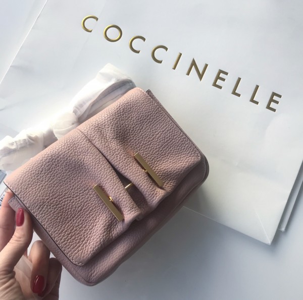 Кожаная сумка Coccinelle мини размер цвет пудровый розовый