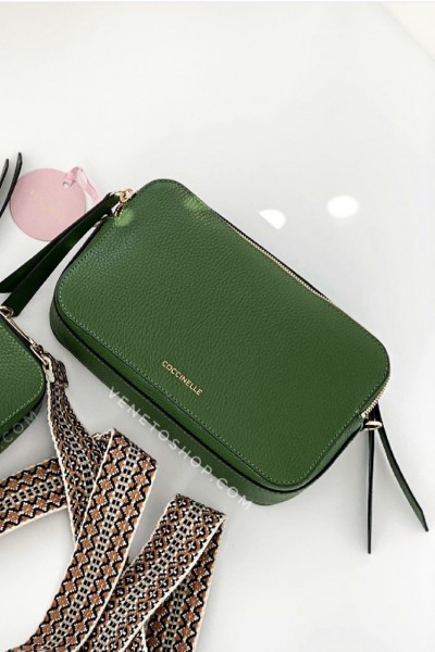 Кожаная сумка coccinelle jen  new размер медиум 14•23 cm  цвет зеленый, с цветным плечевым ремешком