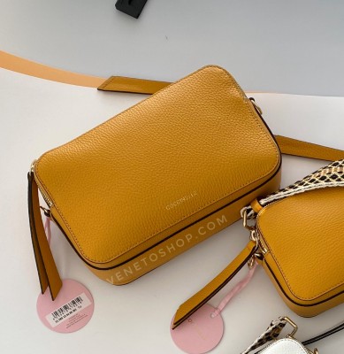 Кожаная сумка coccinelle jen  new размер медиум 14•23 cm  цвет желтый, с цветным плечевым ремешком