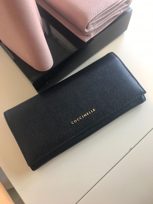 Кожаный чёрный кошелёк Coccinelle