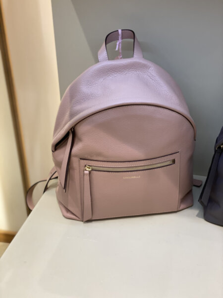 Кожаный рюкзак coccinelle jen размер 30•34 cm по спинке, цвет бежево розовый