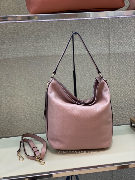 Кожаная сумка coccinelle jen с плечерыйм ремешком в комплекте , цвет cammeo пыльный розовый seashell 27,5•31•15cm