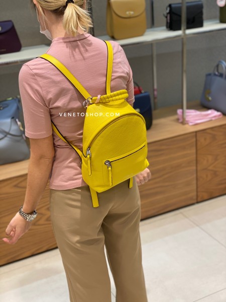 Кожаный рюкзак coccinelle leonie  27•19 cm цвет желтый