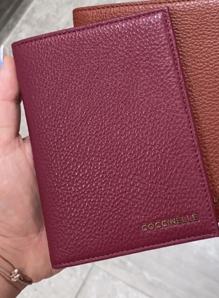 Обложка на паспорт coccinelle цвет cherry