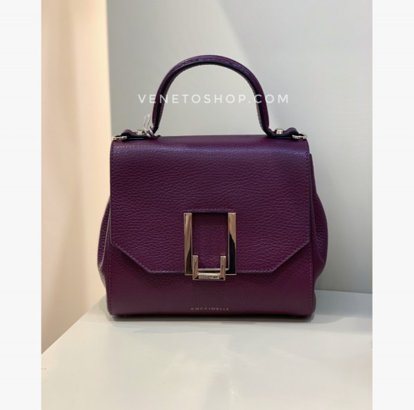 Кожаная сумка Coccinelle shay mini сливовый цвет