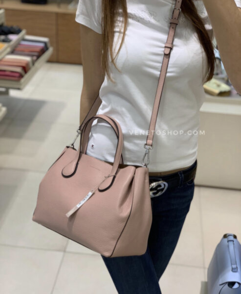 Кожаная сумка Coccinelle rachel medium Кожаная сумка coccinelle Rachel размер М 24•36 см , цвет розовый пудровый, с дополнительным ремнём