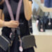 Кожаная сумка coccinelle jen  new размер медиум 14•23 cm  цвет черный, с цветным плечевым ремешком