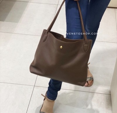 Кожаная сумка coccinelle цвет коричневый размер средний 30•43см цвет коричневый
