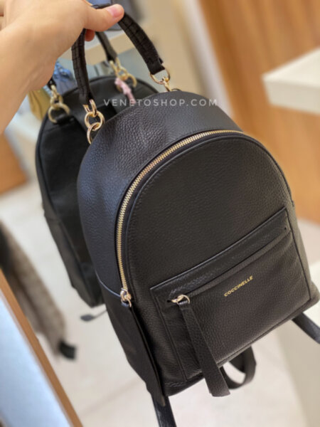 Кожаный рюкзак coccinelle azalea размер 21•28,5cm цвет черный